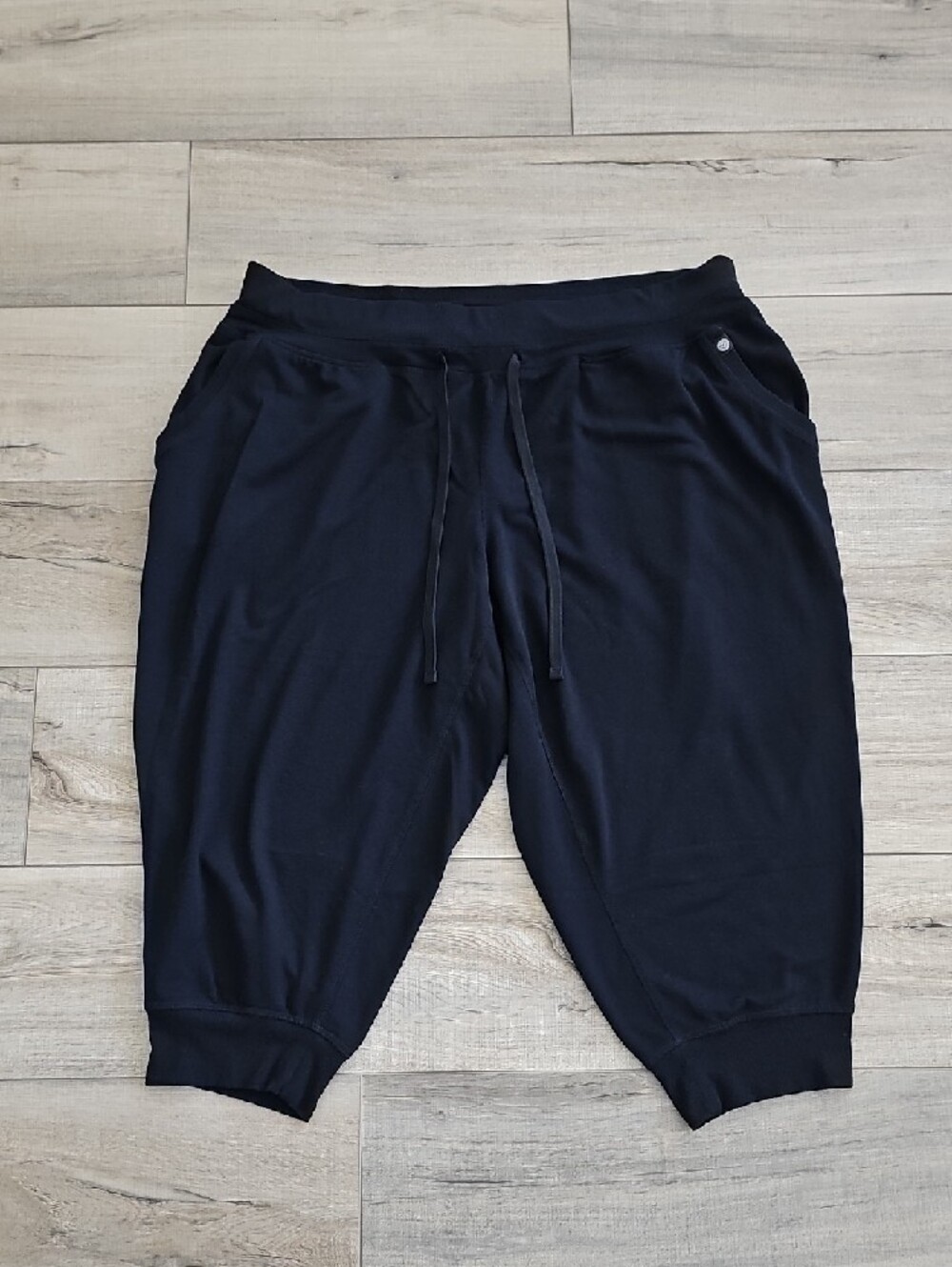 Livi Active Lounge Capri Joggers Cropped Sweatpants Black 18/20
